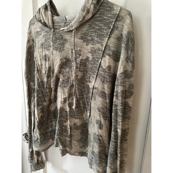 SO Women’s size x-large Camo Hoodie - Picture 2 of 6